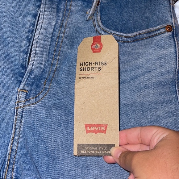 NWT Levi High Rise Shorts - Picture 2 of 2